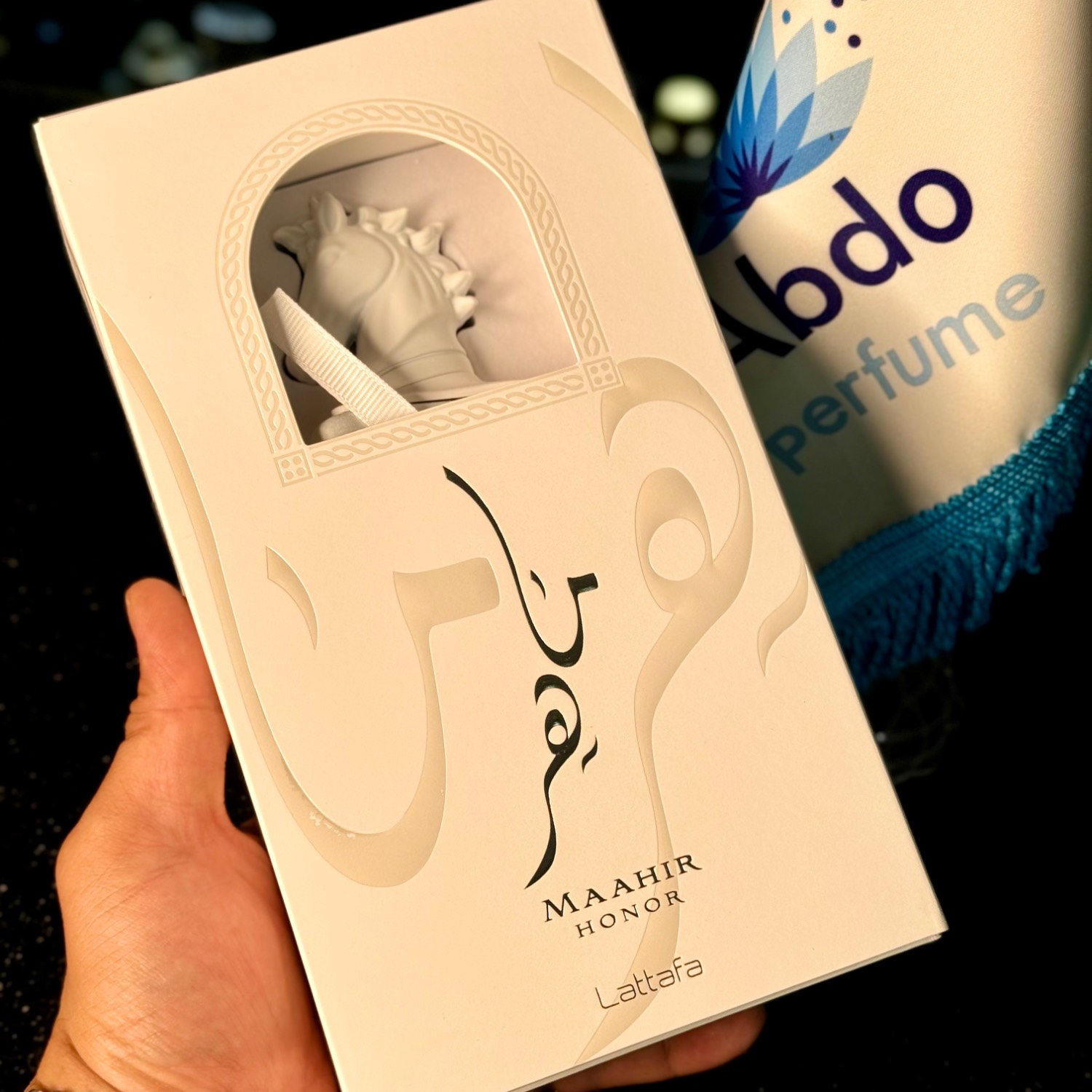 روی جعبه عطر و ادکلن لطافه ماهر هانر سفید