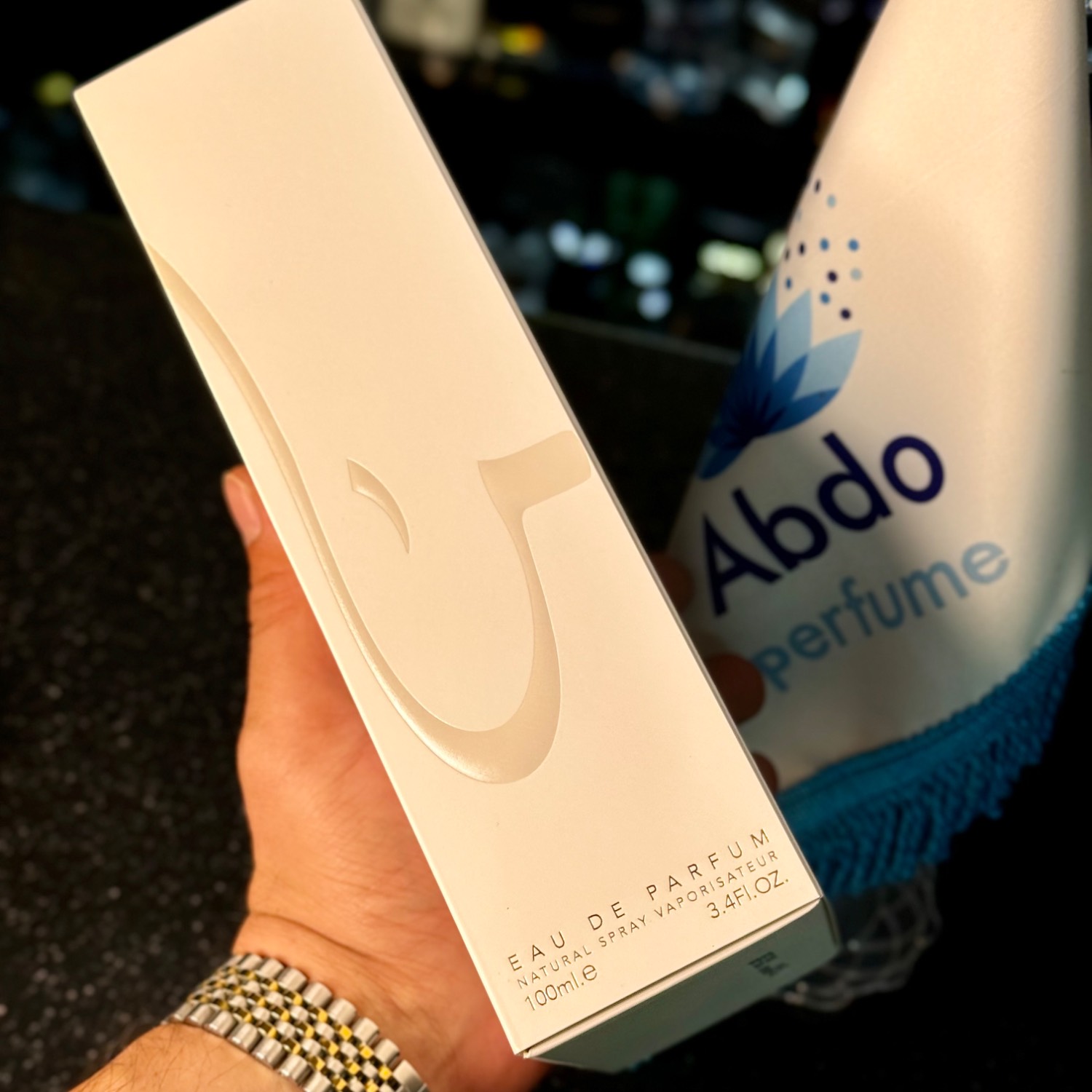 کنار جعبه عطر لطافه ماهر هانر سفید